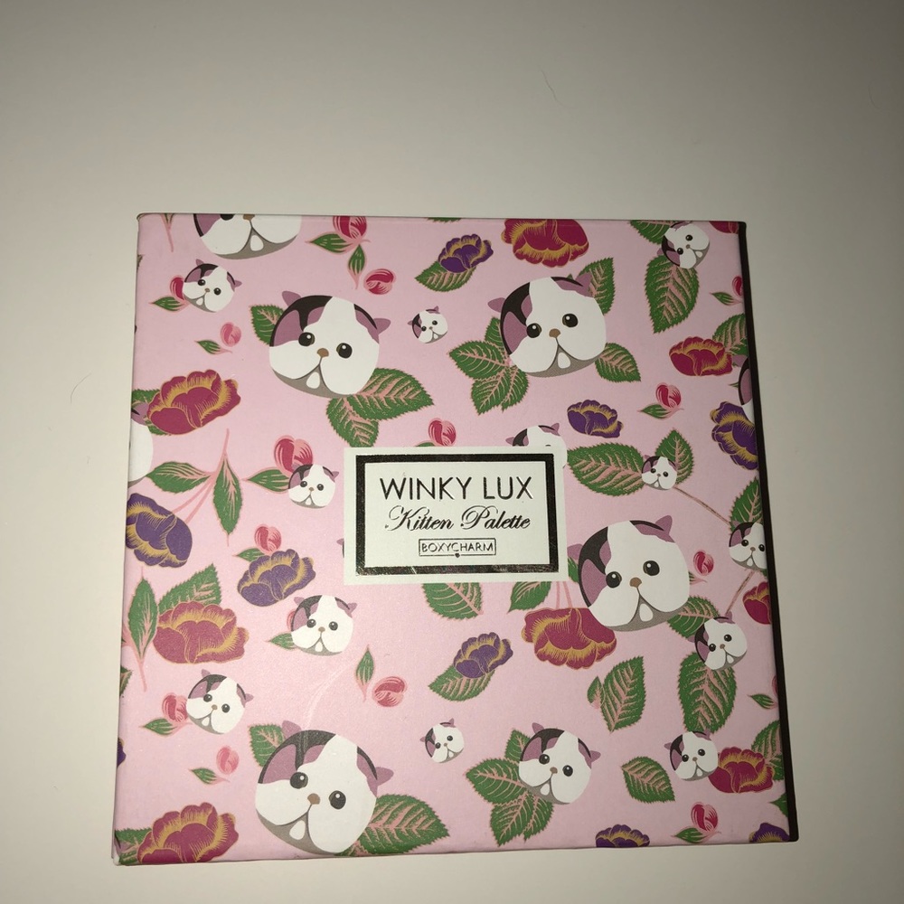Winky lux X Boxycharm eye shadow palette